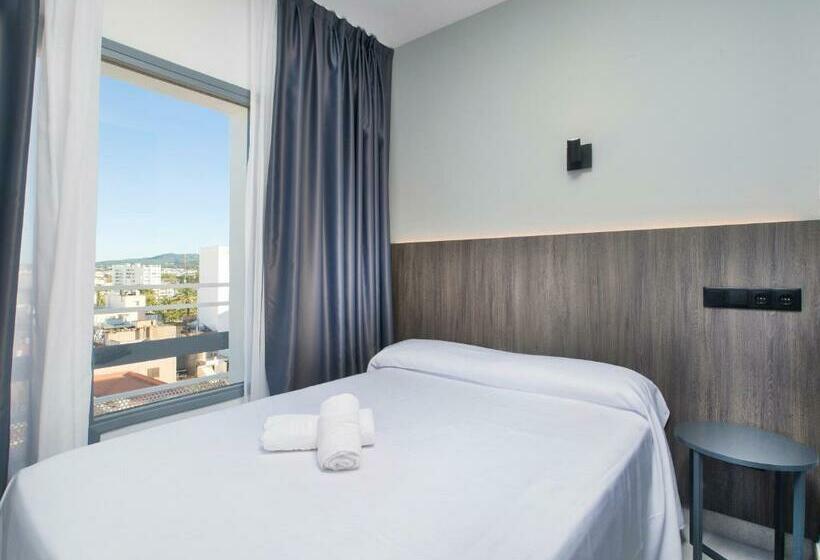 标准单人间, Base Ibiza