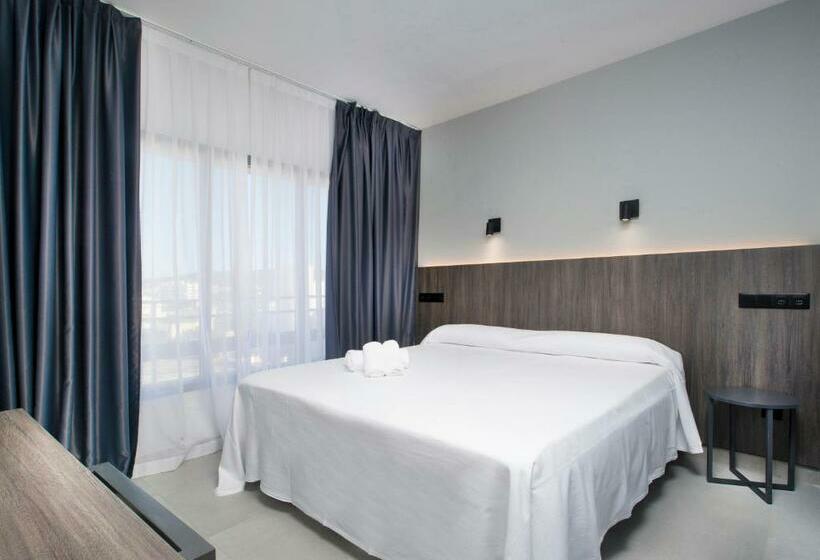 带大床的标准间, Base Ibiza