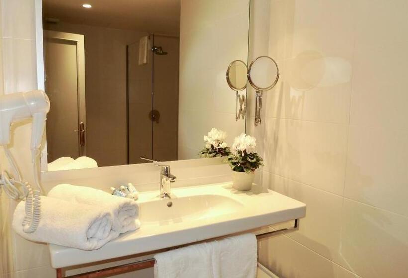 اتاق اساندارد با چشمانداز جانبی به دریا, Carabela