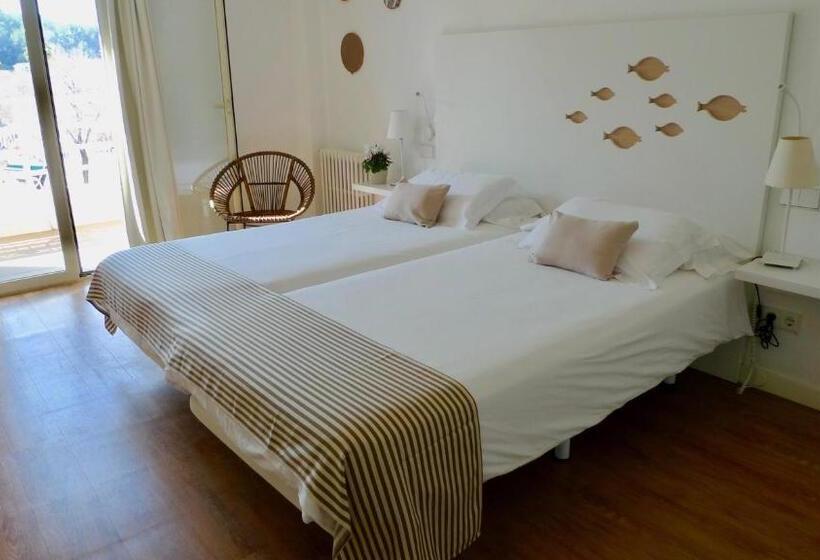 اتاق اساندارد با چشمانداز جانبی به دریا, Carabela