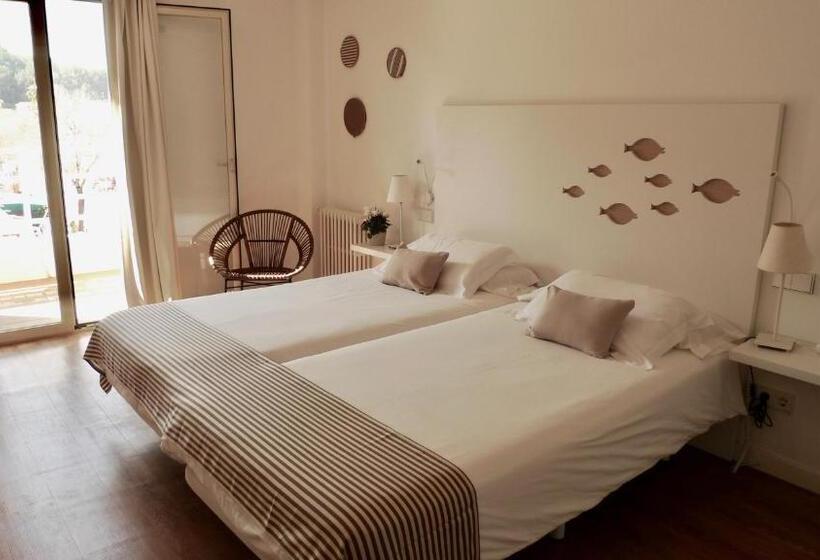 اتاق اساندارد با چشمانداز جانبی به دریا, Carabela