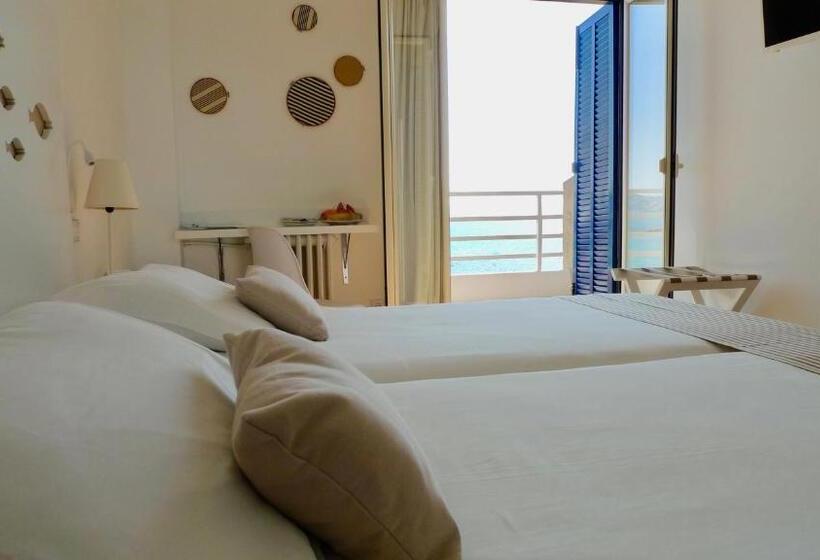 اتاق استاندارد با چشمانداز دریا, Carabela