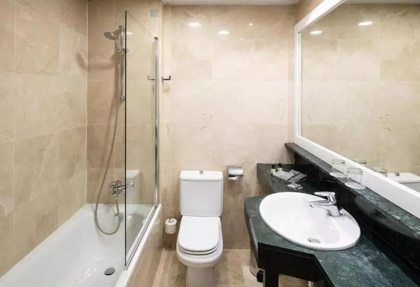 اتاق استاندارد سه نفره, Catalonia Bristol