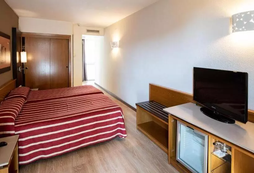 اتاق استاندارد سه نفره, Catalonia Bristol