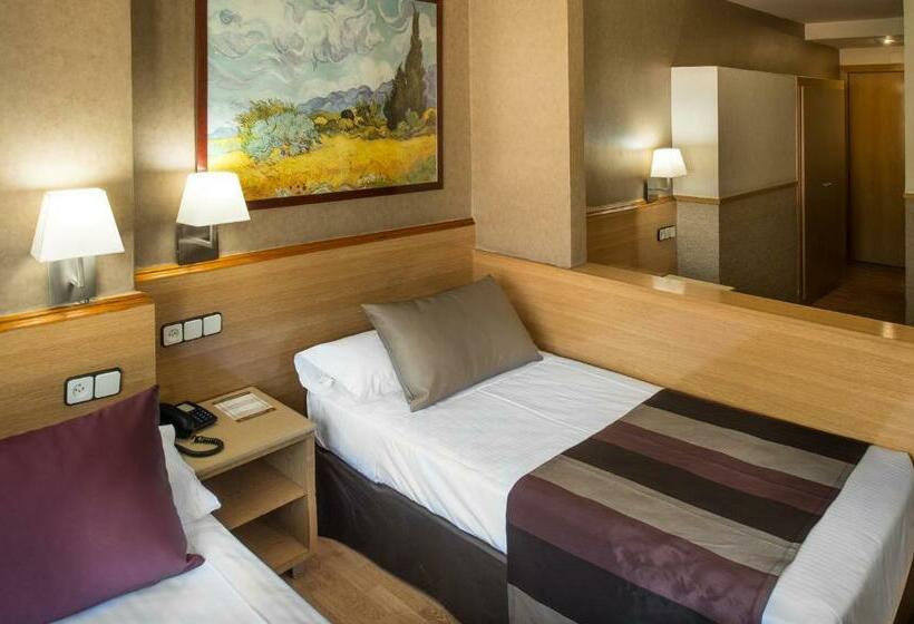 Номер Стандарт Трехместный, Catalonia Park Guell