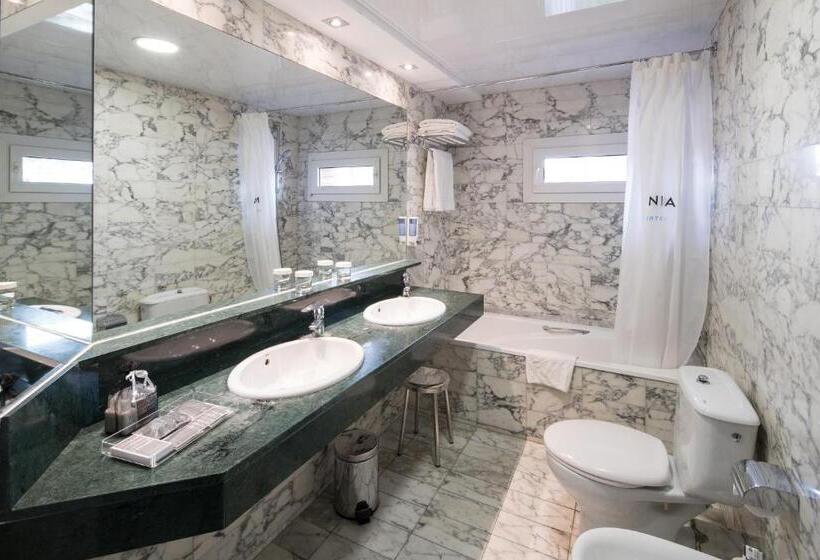 Premium room with terrace, Catalonia Park Guell