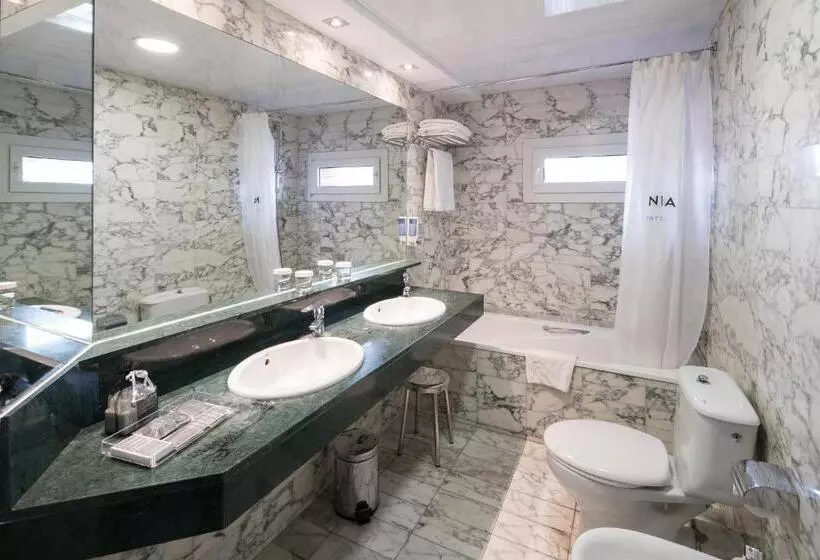 Premium room with terrace, Catalonia Park Guell