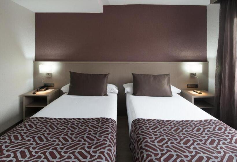 Premium room with terrace, Catalonia Park Guell