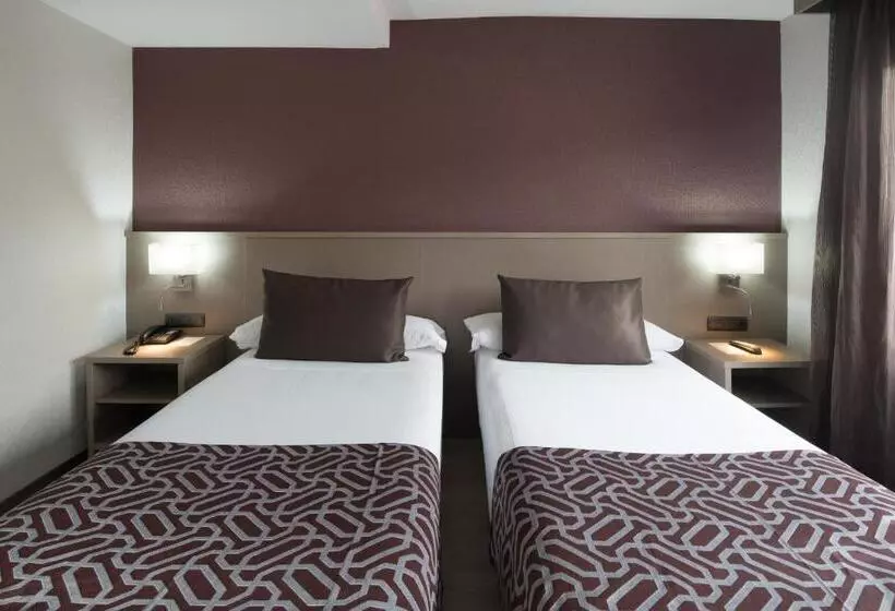 Premium room with terrace, Catalonia Park Guell