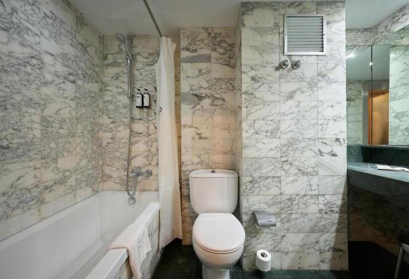 Premium room with terrace, Catalonia Park Guell