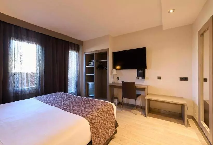 Premium room with terrace, Catalonia Park Guell