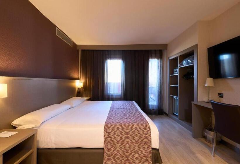 Premium room with terrace, Catalonia Park Guell