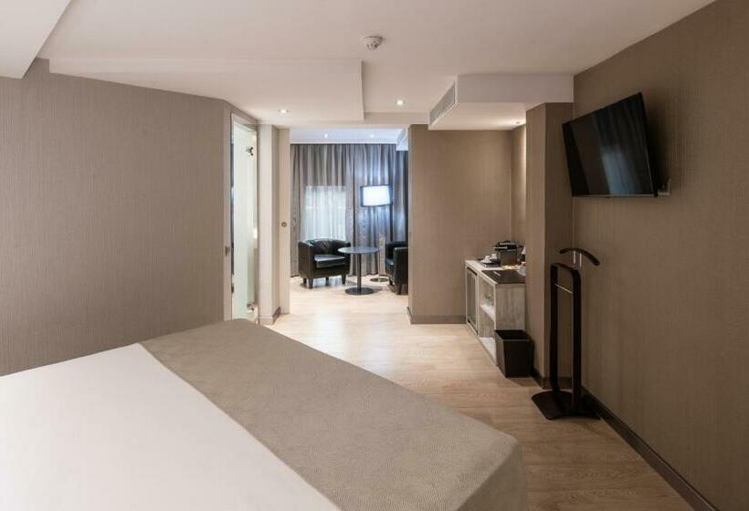 Полулюкс, Catalonia Sagrada Familia