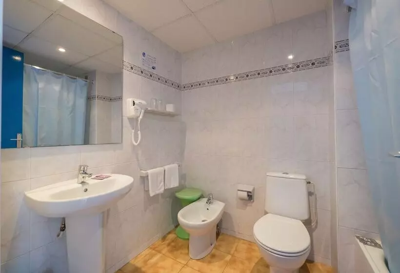 Standardzimmer mit Meerblick, Checkin Garbí