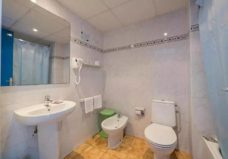 Standardzimmer mit Meerblick, Checkin Garbí