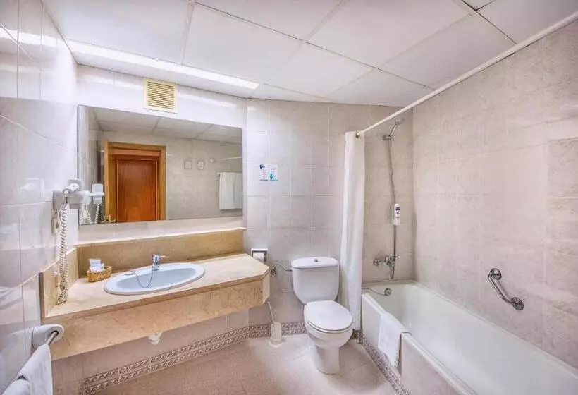 اتاق اساندارد با چشم‌انداز جانبی به دریا, Grupotel Cala Marsal Nature