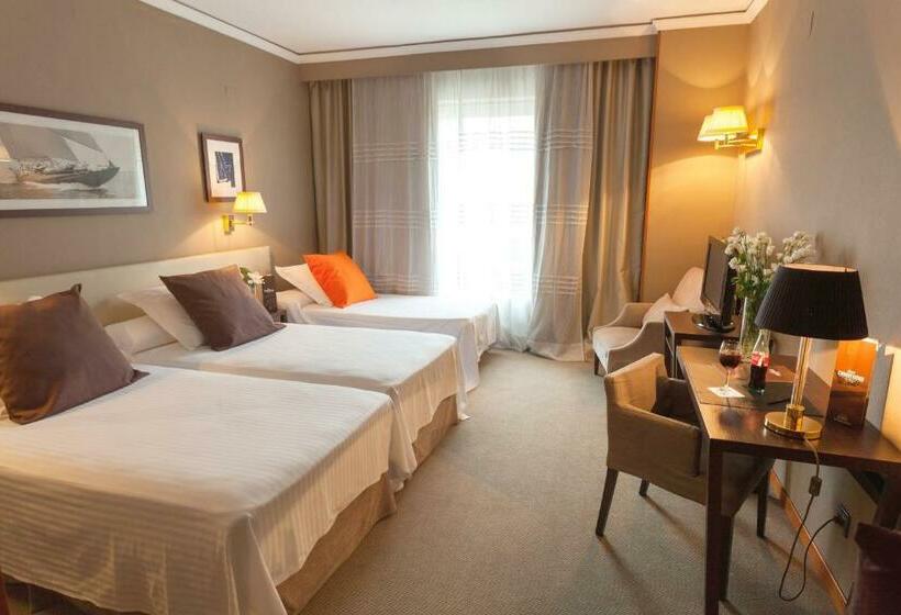 غرفة قياسية ثلاثية, Conqueridor