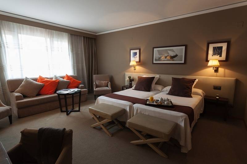 جناح جونيور, Conqueridor