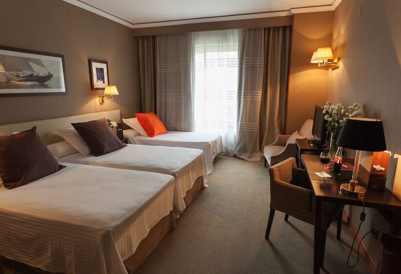 غرفة قياسية ثلاثية, Conqueridor