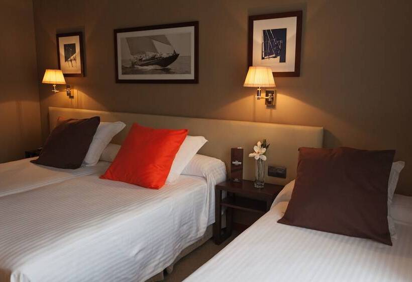 غرفة قياسية ثلاثية, Conqueridor