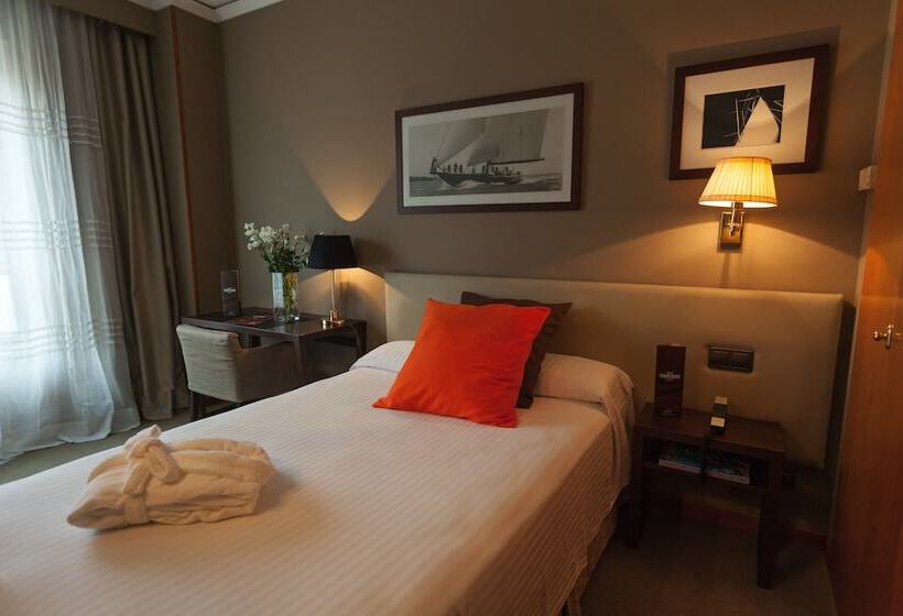 غرفة قياسية فردية, Conqueridor