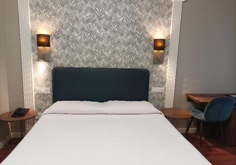 اتاق استاندارد یک نفره, Corona De Castilla Burgos