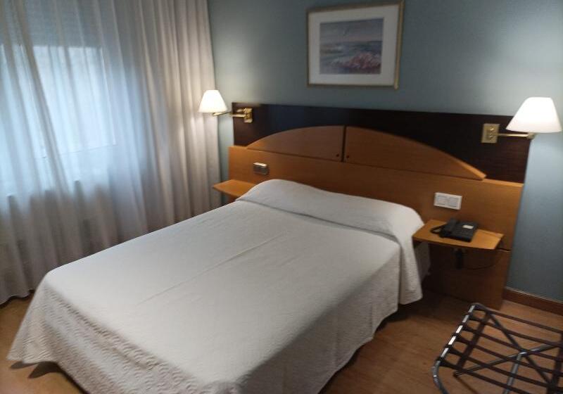 اتاق استاندارد یک نفره, Corona De Castilla Burgos