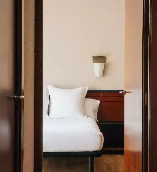 Junior Suite, Derby