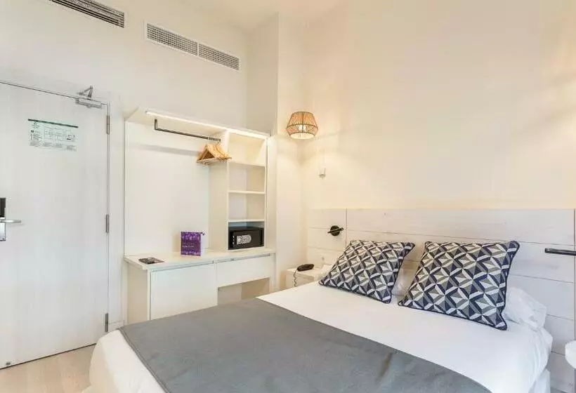 Economy Zimmer, Fergus Style Soller Beach