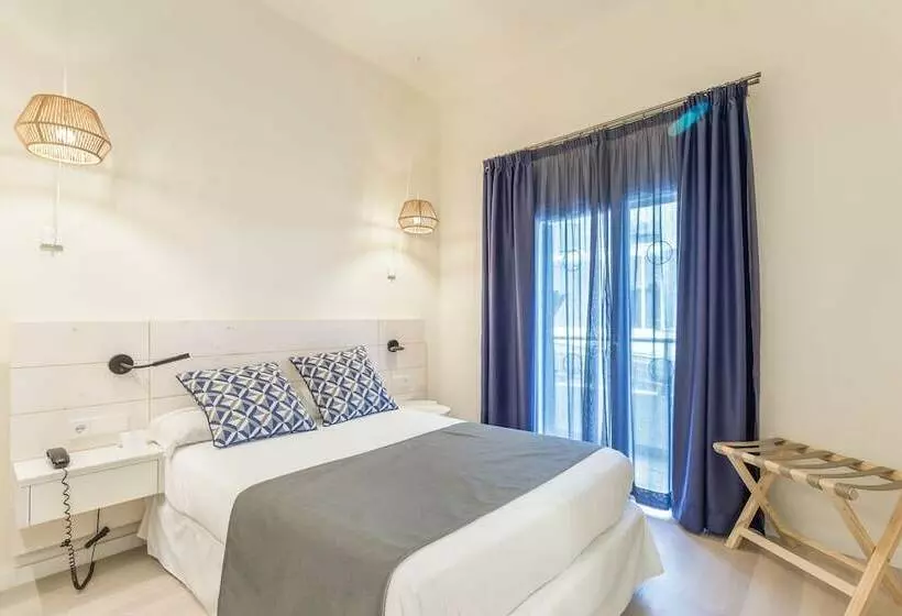 Economy Zimmer, Fergus Style Soller Beach