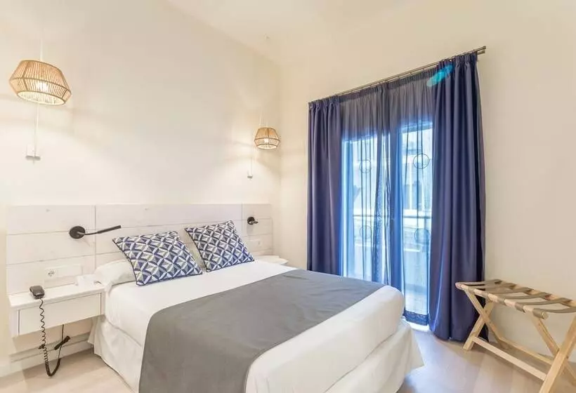 Economy Zimmer, Fergus Style Soller Beach