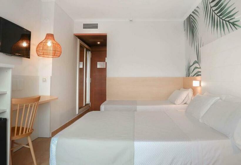 스탠다드 트리플 룸 풀장 전망, ALEGRIA Florida Park