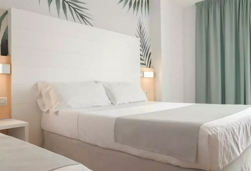 プールの見えるスタンダードトリプルルーム, ALEGRIA Florida & Spa