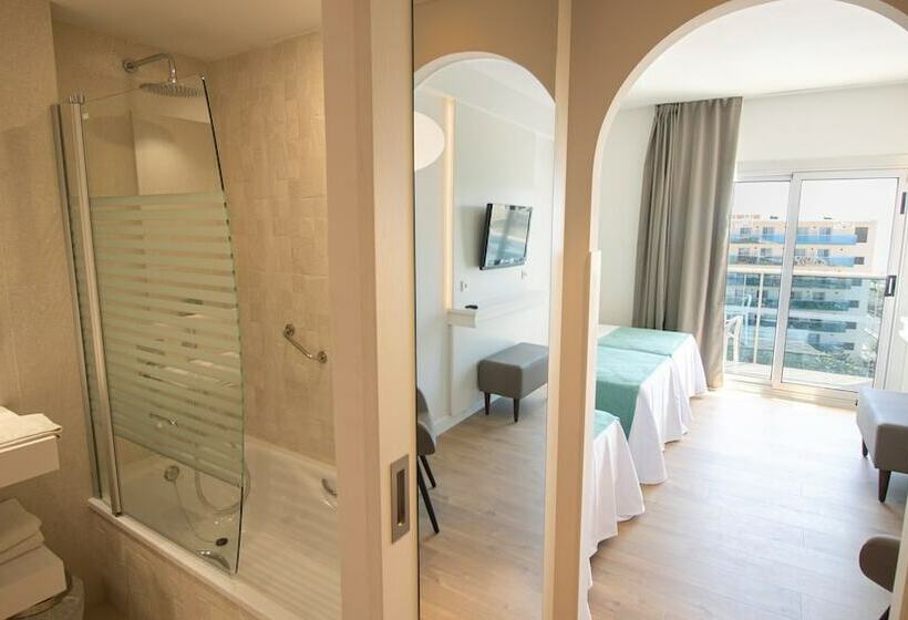 חדר סטנדרט לשלושה, Golden Taurus Aquapark Resort