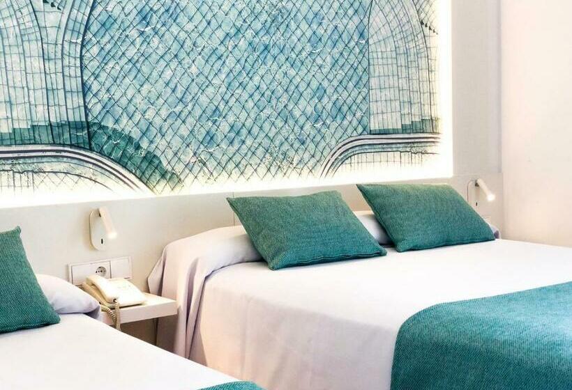 חדר סטנדרט לשלושה עם נוף לבריכה, Golden Taurus Aquapark Resort