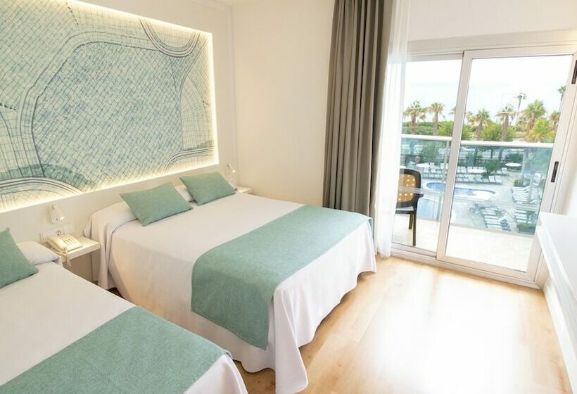 חדר סטנדרט לשלושה עם נוף לבריכה, Golden Taurus Aquapark Resort