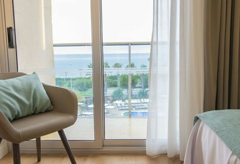 חדר סטנדרט לשלושה עם נוף לבריכה, Golden Taurus Aquapark Resort