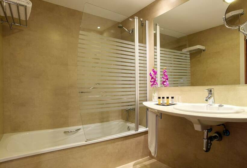 חדר סטנדרט נוף לבריכה, Golden Taurus Aquapark Resort