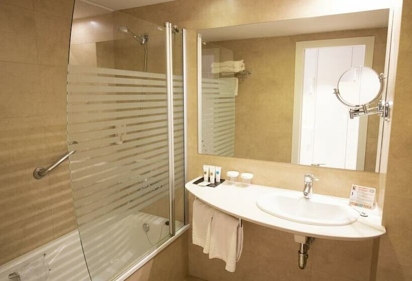 חדר סטנדרט נוף לבריכה, Golden Taurus Aquapark Resort