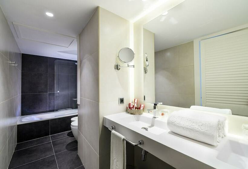 חדר קומפורט, Guitart Grand Passage