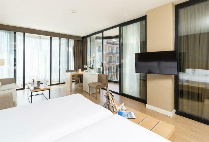 חדר אקזקיוטיב, Guitart Grand Passage