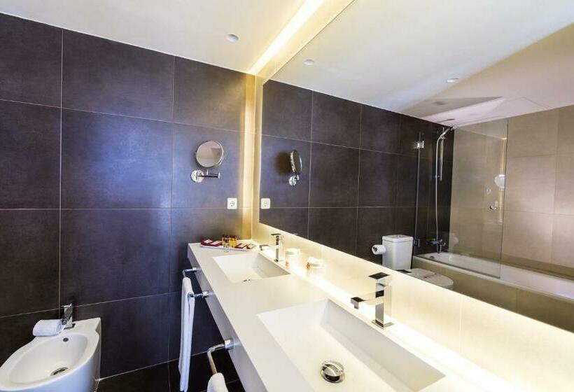 חדר אקזקיוטיב, Guitart Grand Passage