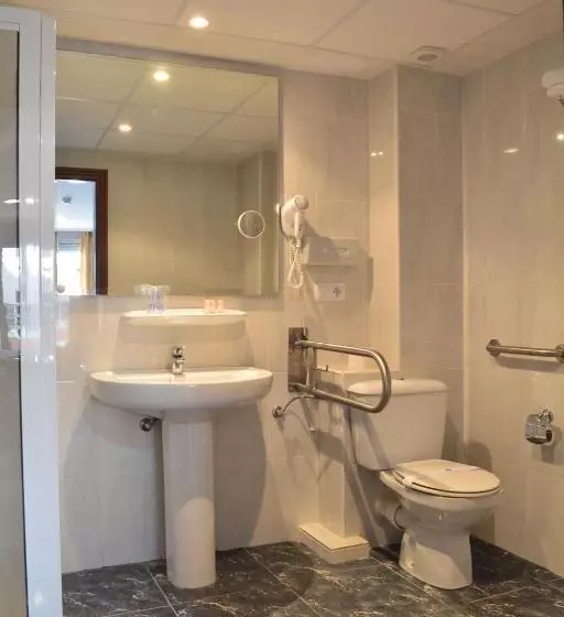 Chambre Triple Standard, L Escala