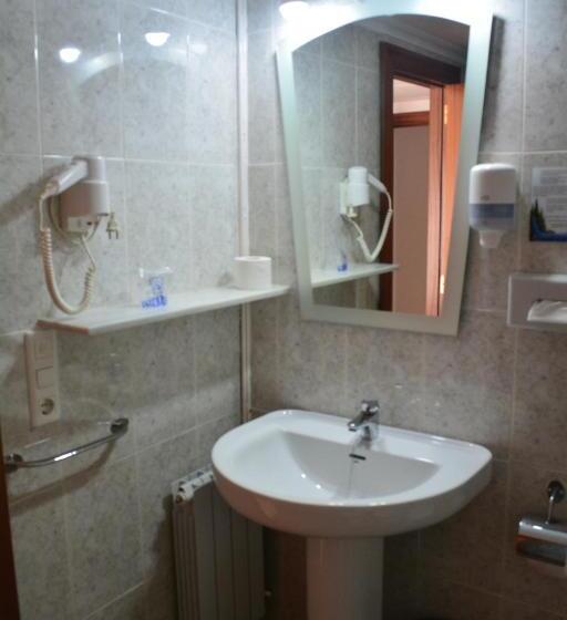 غرفة قياسية, L Escala