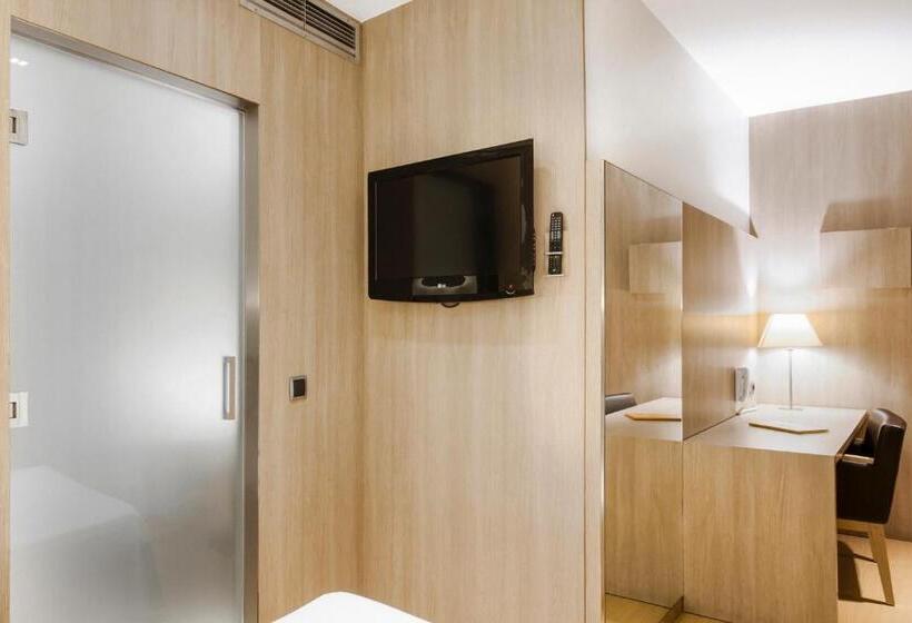 اتاق استاندارد یک نفره, Lleo