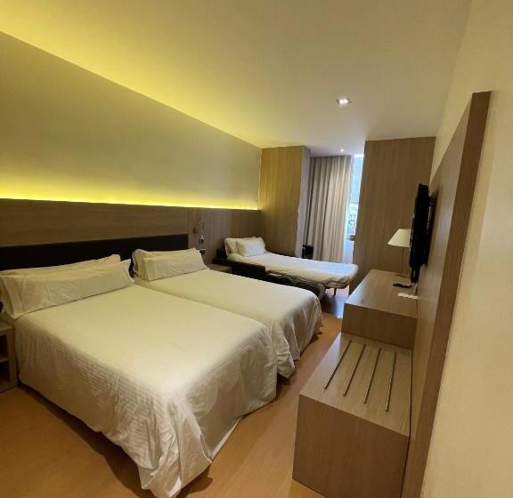 اتاق استاندارد سه نفره, Lleo