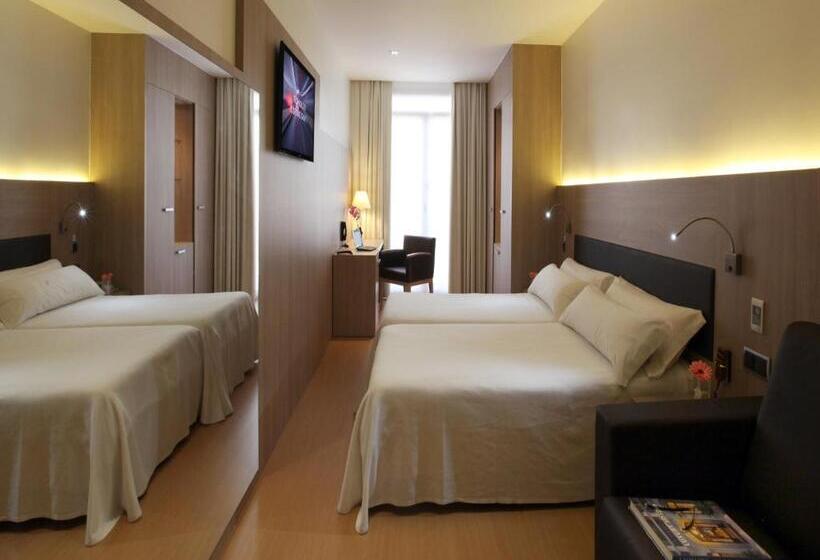 اتاق استاندارد سه نفره, Lleo