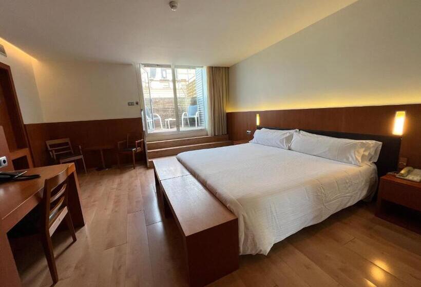 اتاق سوپریور, Lleo