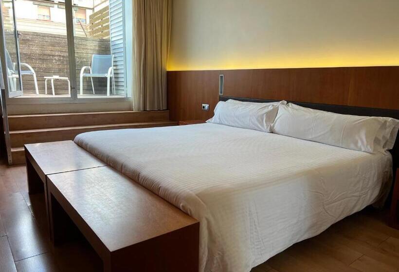 اتاق سوپریور, Lleo