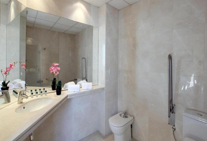 اتاق استاندارد با بالکن, Lleo